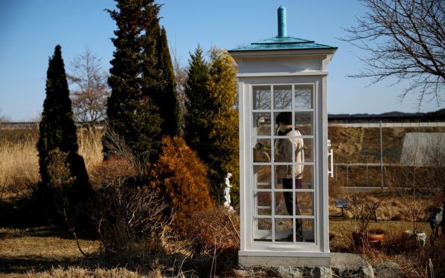 Un Téléphone du vent pour parler aux morts du tsunami au Japon 
