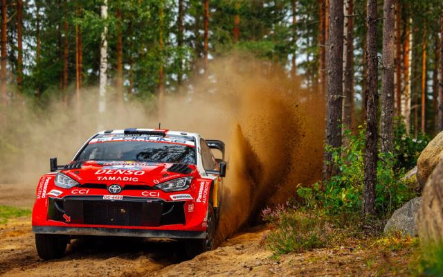 Les images impressionnantes du crash de Sébastien Ogier