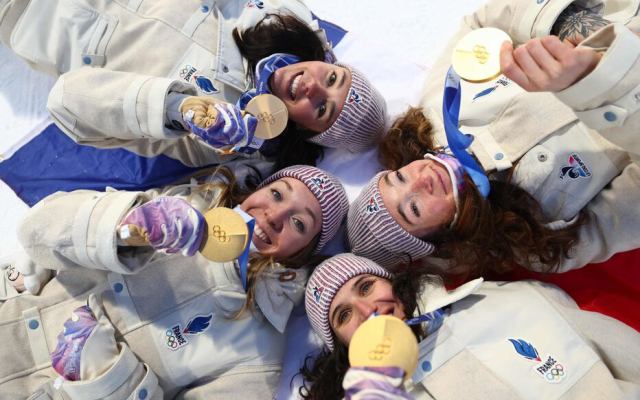Les Bleues du biathlon survolent le relais, triplé doré pour la France