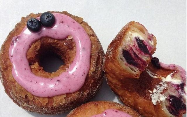 Donut, piercing ou billets verts... dans certains pays, les vaccinés récompensés