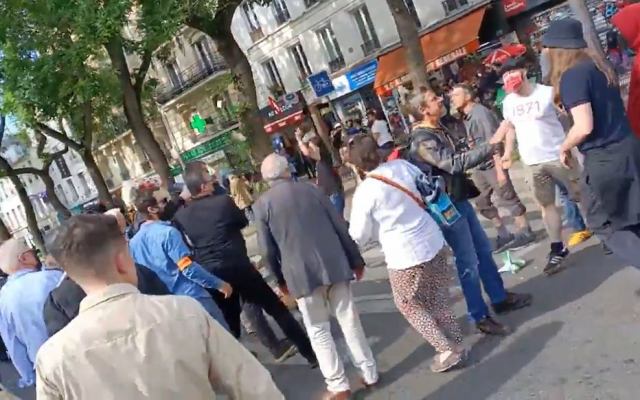 A Paris, une procession catholique attaquée